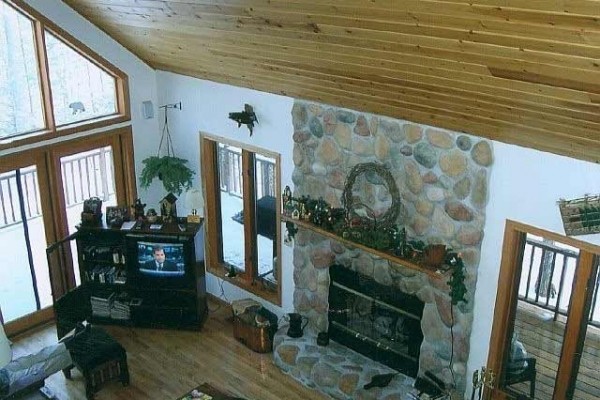 [Image: Beautiful Log Cabin on Vance Lake with Access to Sturgeon Lake]