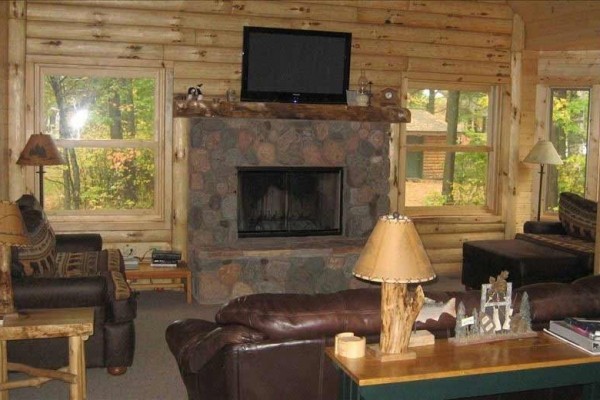 [Image: Spectacular Log Cabin on Manitowish Chain]