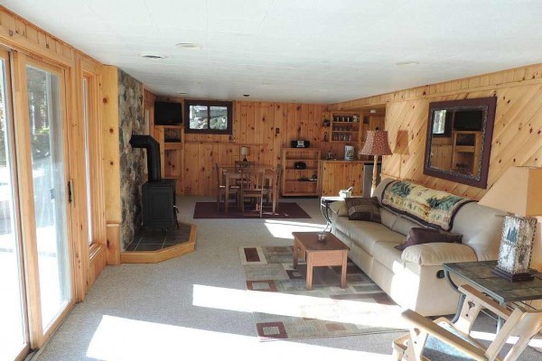 [Image: Private Home. Quiet Lake. Pontoon Boat Included. Close to Minocqua Attractions.]