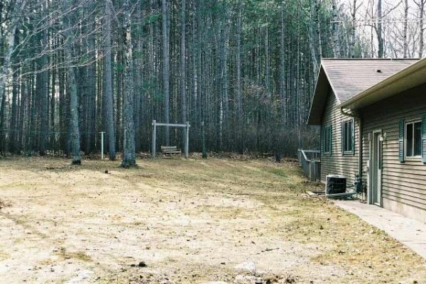 [Image: Very Private 2 Acre Lot at End of Cul-De-Sac, Pet Friendly. Sleeps up to 10]