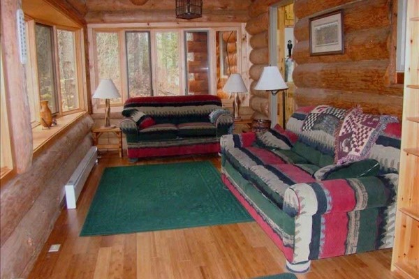 [Image: Rustic Luxury in a Modern Full Log Home]