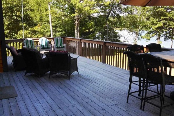 [Image: Secluded Lake Front Home in Minocqua.]
