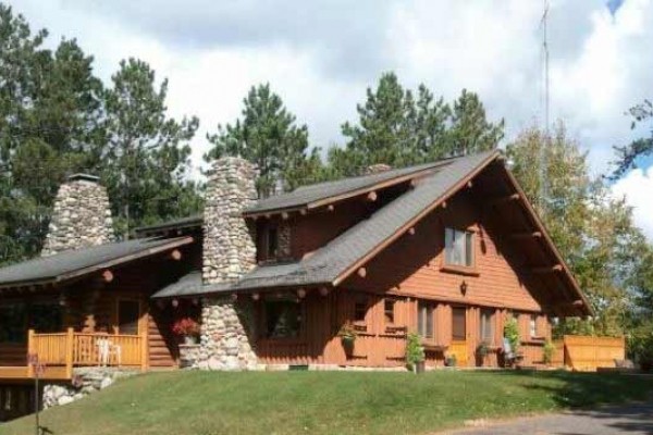 [Image: Historic Lakefront Lodge Located on Carlin Lake]