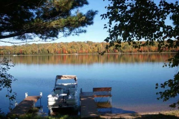 [Image: Historic Lakefront Lodge Located on Carlin Lake]