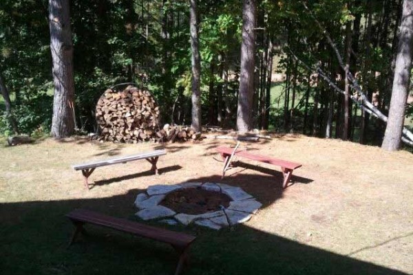 [Image: Historic Lakefront Lodge Located on Carlin Lake]