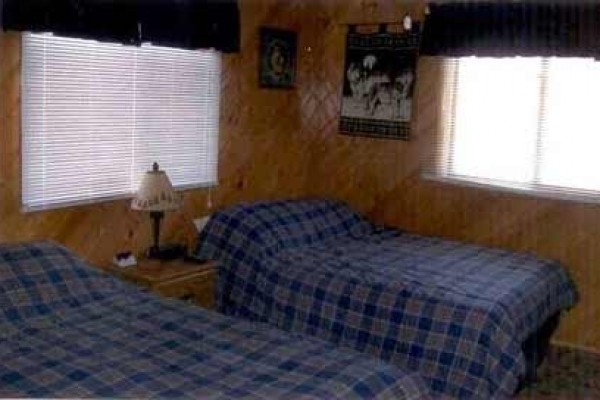 [Image: Horsehead Lake Retreat (Special Rates 1st 2-Weeks in June) Call 414-378-7273)]