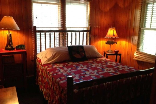 [Image: Bear Cottage is Availavlbe for Summer Weeks! 2 Bedroom Vinatge Cabin!]