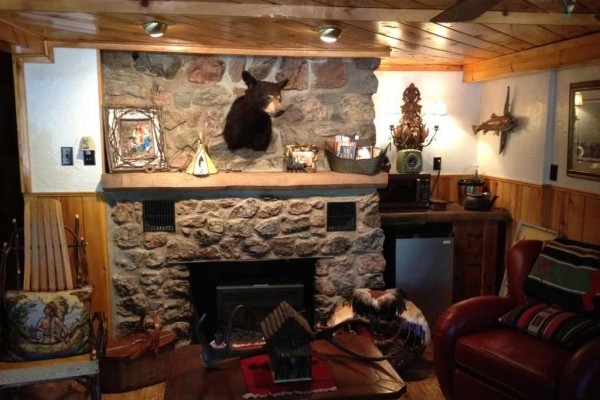 [Image: Bear Cottage is Availavlbe for Summer Weeks! 2 Bedroom Vinatge Cabin!]