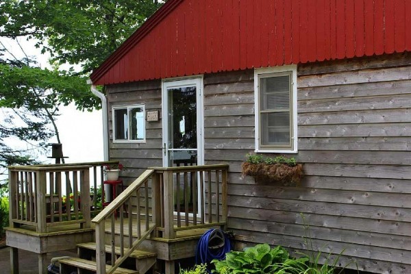 [Image: Beach Cottage on Lake Michigan Near Sturgeon Bay]