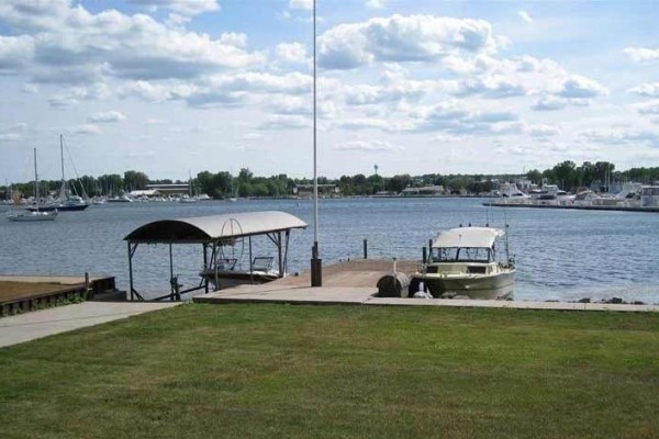 [Image: 4BR House in Sturgeon Bay, Waterfront, 2blks to Town -Available 09-2014]