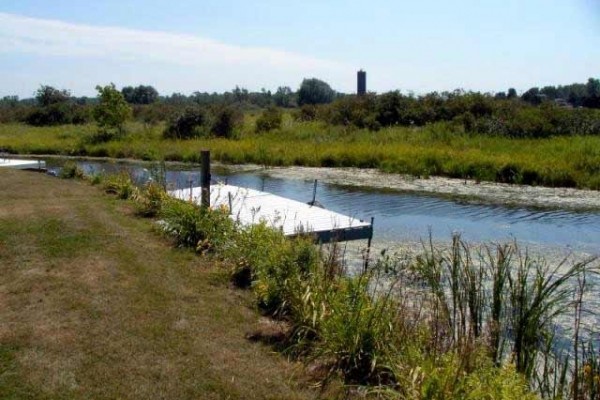 [Image: Plenty of Parking for Boats, Close to Fishing and Carmody Park]