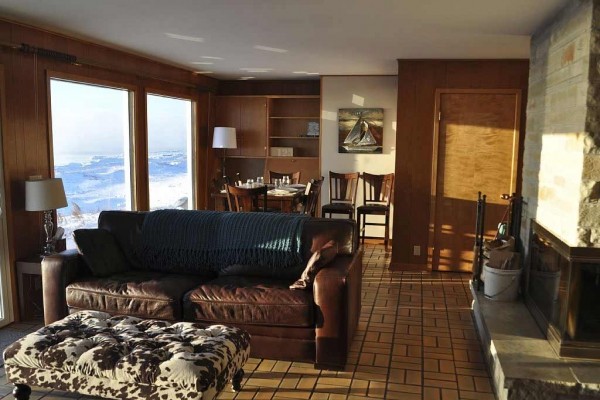 [Image: Family Friendly Glidden Drive Beach Retreat on Lake Michigan]