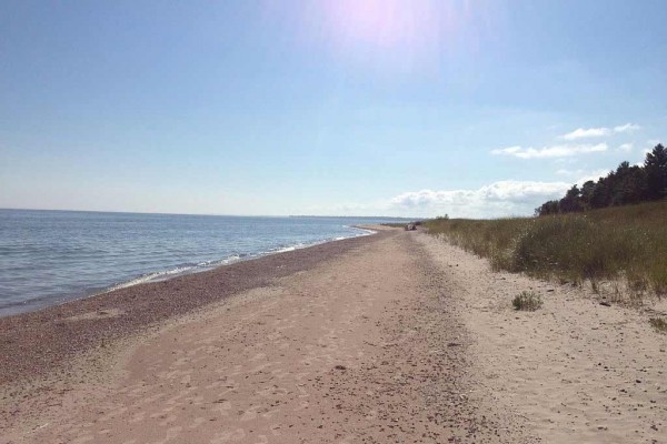 [Image: Family Friendly Glidden Drive Beach Retreat on Lake Michigan]