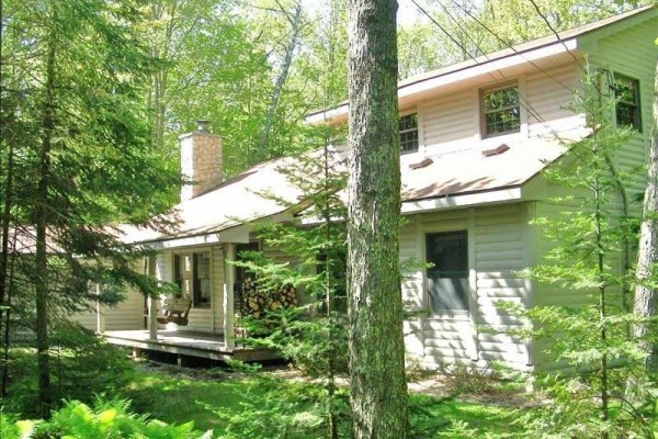 [Image: Cozy Cabin, Steps to Lake Michigan]