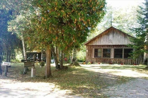 [Image: 3 Beach Cottages Sturgeon Bay Door County, Pet Friendly]