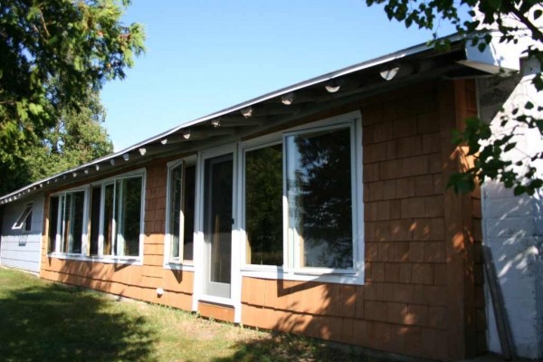 [Image: Green Bay Packers Fans Stay at This Awesome Cottage on the Bay.]