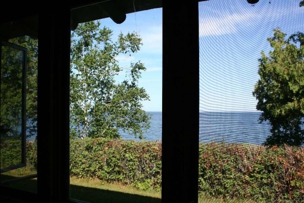 [Image: Green Bay Packers Fans Stay at This Awesome Cottage on the Bay.]
