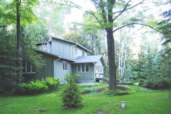 [Image: Merry Breeze Lake House]