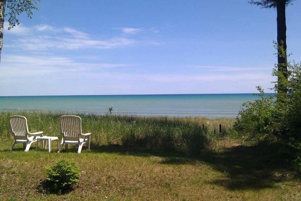 [Image: The Cottage on Lake Michigan â Large Sand Beach, Wooded Lot, Family Friendly]