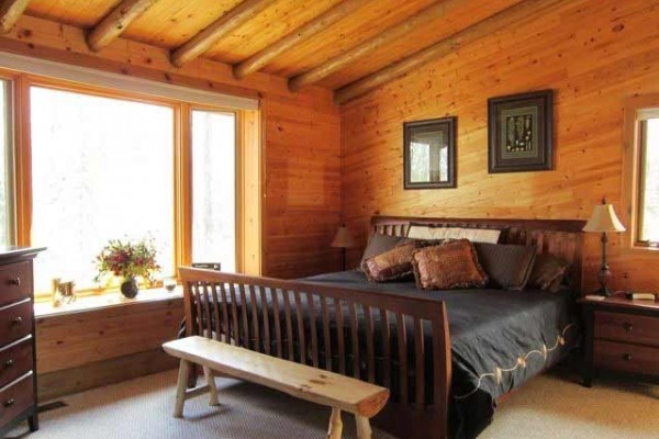 [Image: Rustic Wooded Lake Seclusion in a Cozy Log Cabin]