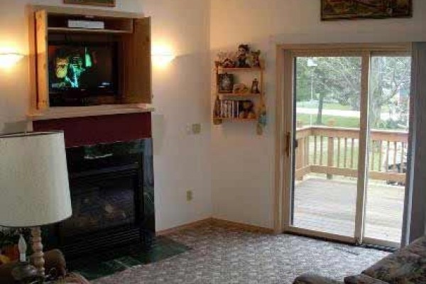 [Image: Family-Friendly Cottage with View of Kelly Lake]