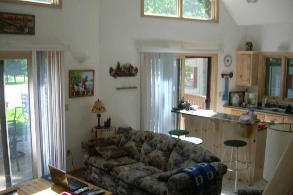 [Image: Family-Friendly Cottage with View of Kelly Lake]
