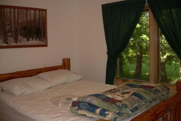 [Image: Family-Friendly Cottage with View of Kelly Lake]