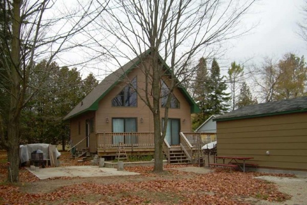 [Image: Family-Friendly Cottage with View of Kelly Lake]