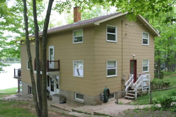 [Image: 6BR/3BA Private Lakefront Home 45 Minutes from Green Bay]