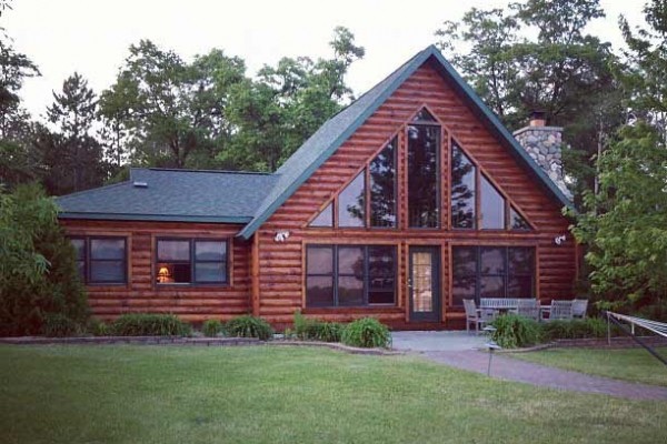 [Image: New ** Lakefront Luxury Log Cabin W/ Private Beach, Dock, Sleeps 12+]