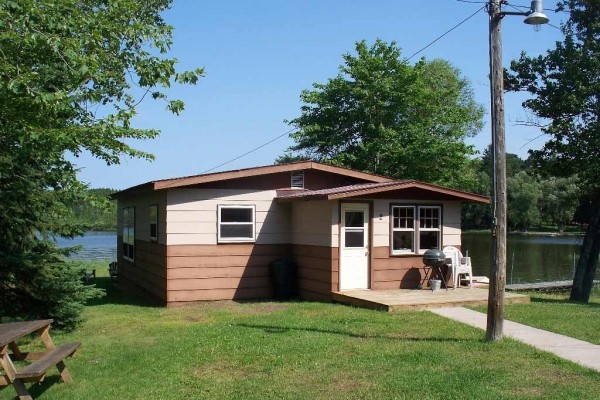 [Image: Lake Nokomis Cabin on Atv-Snowmobile Routes]