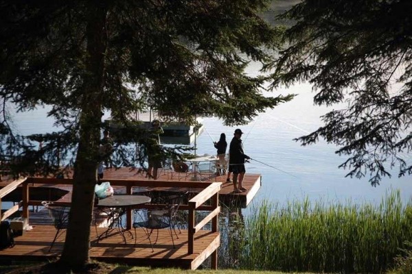 [Image: Majestic Northwoods Home Overlooking Beautiful Island Lake!]