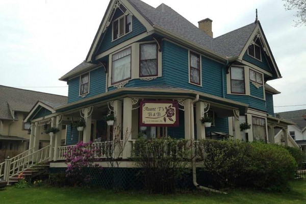 [Image: Beautiful Queen Anne Victorian B&amp;B Near Downtown, Parks and Lake]