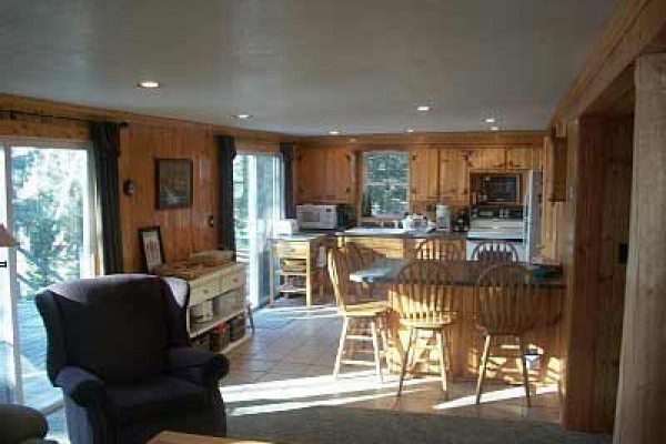 [Image: Relax in This Beautiful 4 Bedroom Cottage on Bear Lake.]
