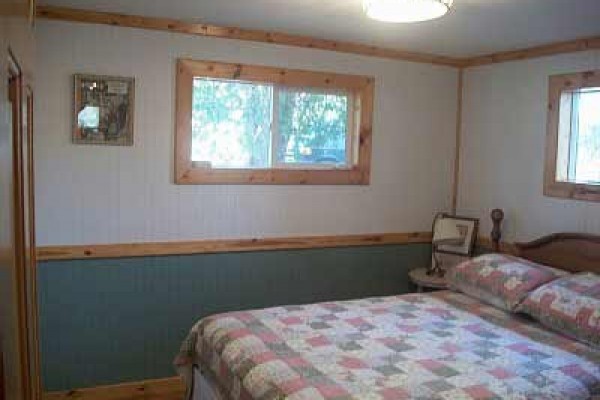 [Image: Relax in This Beautiful 4 Bedroom Cottage on Bear Lake.]