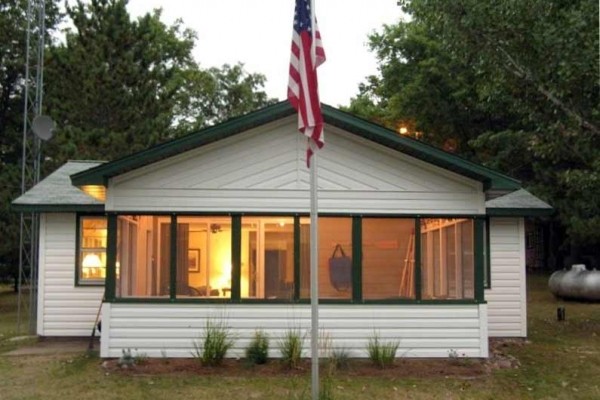 [Image: Spacious Lakeside Cottage-Atv, Water Sports, Fishing, Relaxing]