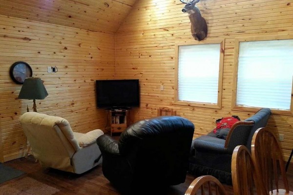 [Image: Secluded Modern Cabin - 1 Mile from Atv Trail]