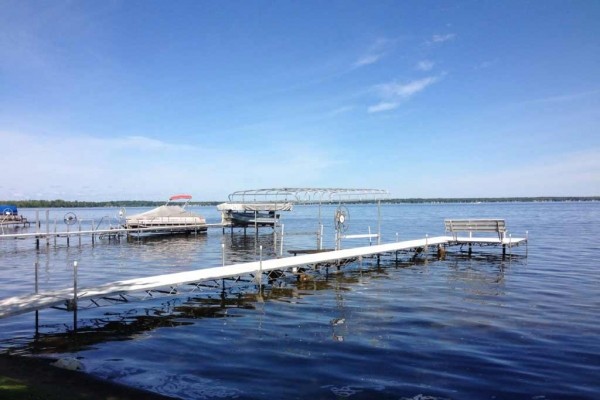 [Image: Sunset Views ~ Family Friendly ~ 130' Sandy Frontage~Close to Amenitiess]