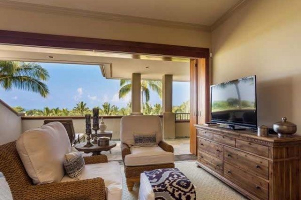 [Image: Luxury and Relaxation in Tropical Paradise]