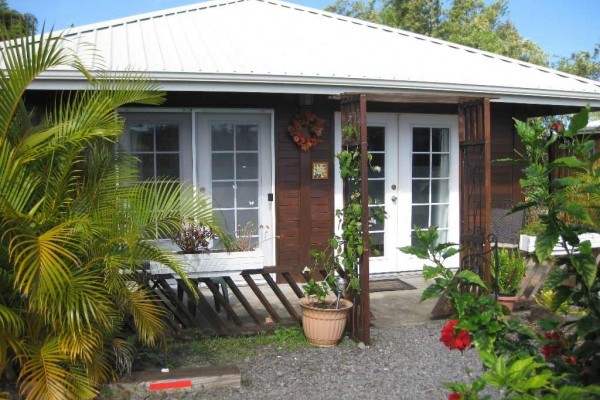 [Image: Lovely Garden Cottage, Hamakua Waterfall District, 100% Solar]