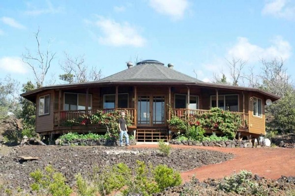 [Image: Heaven in Hawaii! Beautiful 12-Sided Multi-Facetted Home on Three Acres]