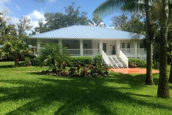 [Image: Malama House Luxury Rental on One Acre! with Gardens &amp; Huge Wrap Around Deck]