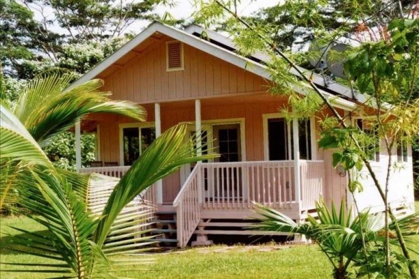 [Image: Splendid, Accomodating Cottage. Large Private Yard. 2 Lanais]