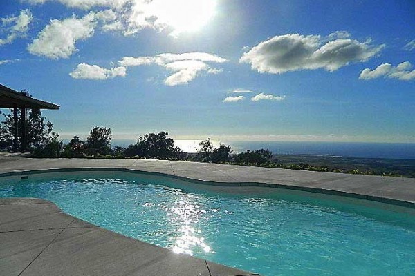 [Image: Stunning 180 Degree Ocean Views, Pool, Spa &amp; Luxury!]