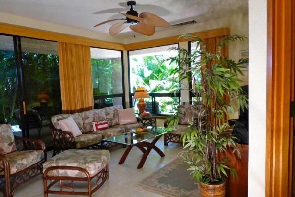 [Image: Tropical Romantic Beach Side Hideaway- Cozy, Newly Remodeled with Great Kitchen]