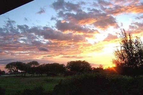 [Image: Gorgeous Views -Fantastic Sunsets]