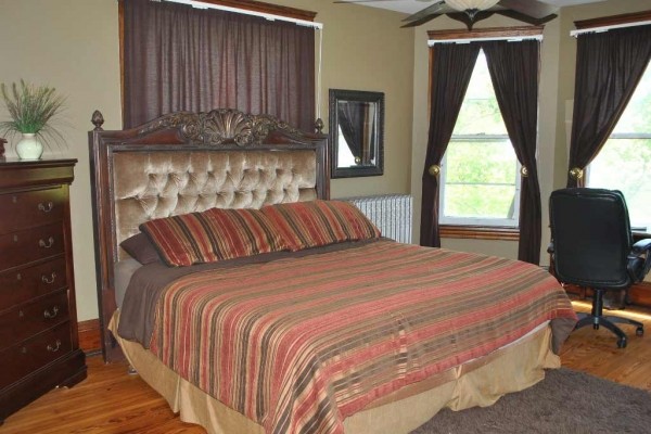 [Image: Beautiful, Historical Mountaintop Retreat - Your Home Away from Home *Low Rates]