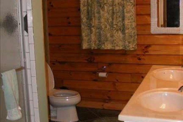 [Image: Secluded Luxury Log Cabin on 40 Acres Near Tygart River &amp; Lake]
