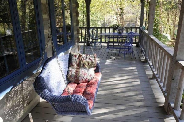 [Image: River Front Luxury in the Heart of New River Gorge Nat'l Park]