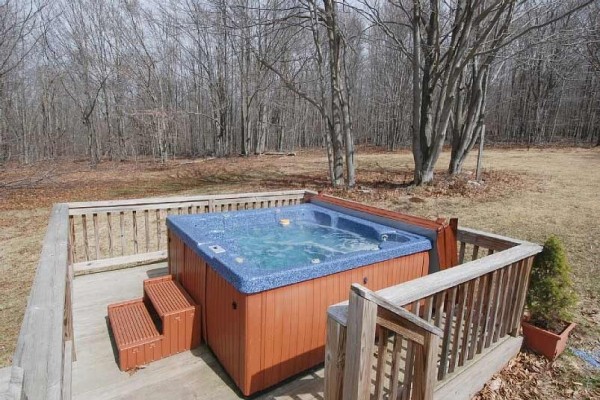 [Image: Peaceful Private Setting, Wifi, Hot Tub, Close to Timberline Skiing]